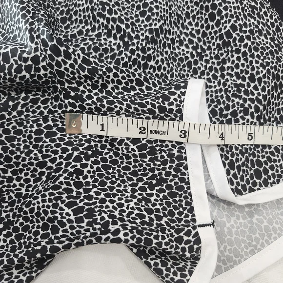 Nike Size Small Women's Black and White Running Shorts - Picture 5 of 9